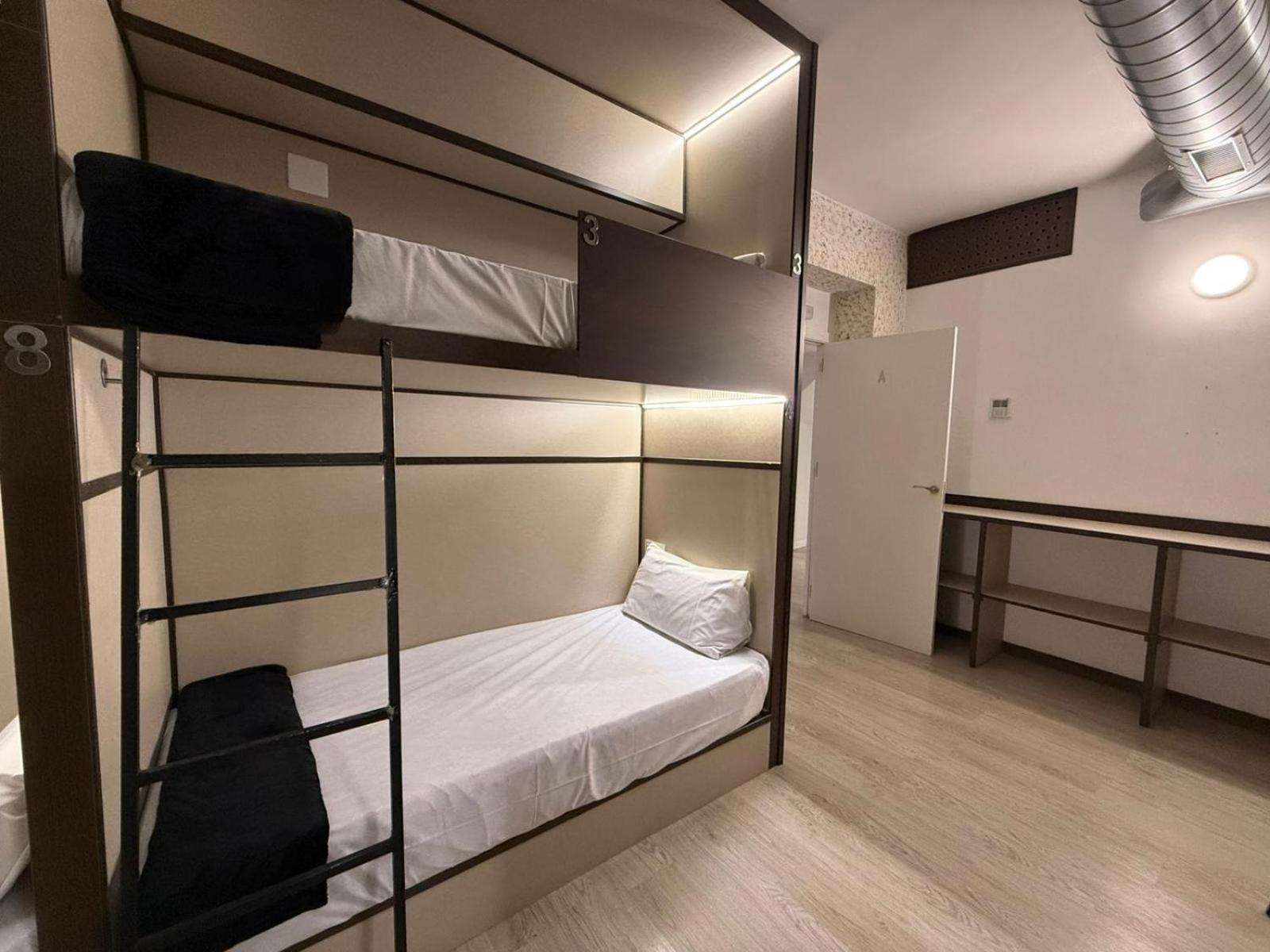 Hostel Tkh-Rooms Mate Madrid Exterior photo